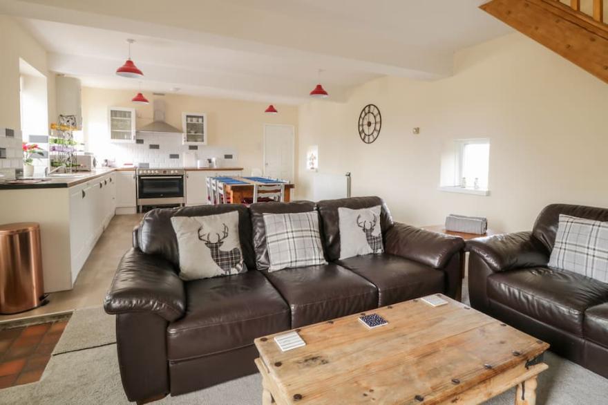 CRINAN COTTAGE, family friendly, with open fire in Carlisle