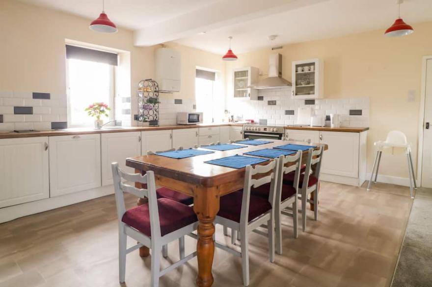 CRINAN COTTAGE, family friendly, with open fire in Carlisle