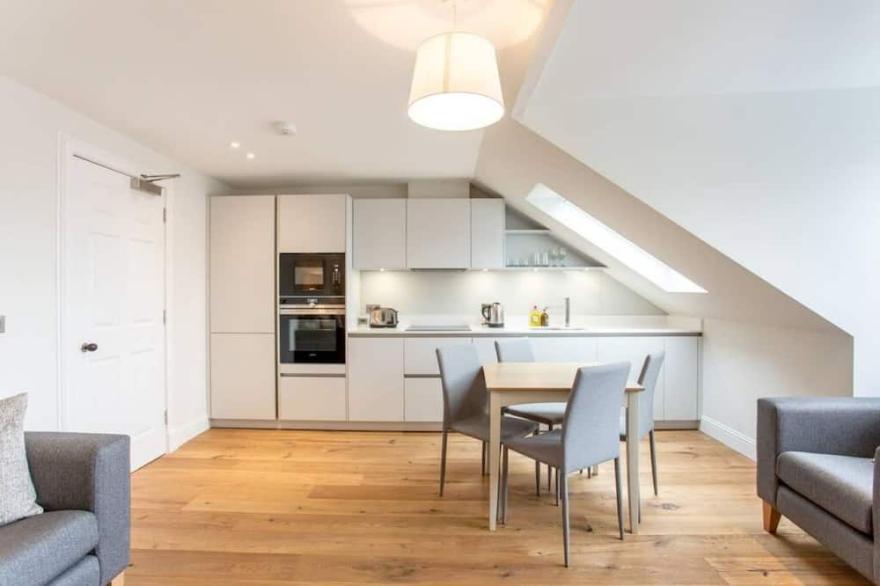 Quiet City Centre Spacious Apartment
