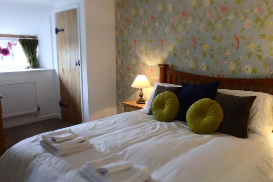 Cotswold Cottage - The Cottage - in the centre of Burford