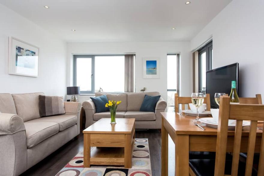 Luxury 2 bed, 2 bath house, central Newquay with balcony, parking and sea views.