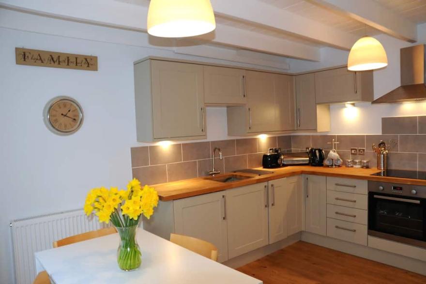 Beautifully renovated Fisherman's Cottage, fantastic Downalong location