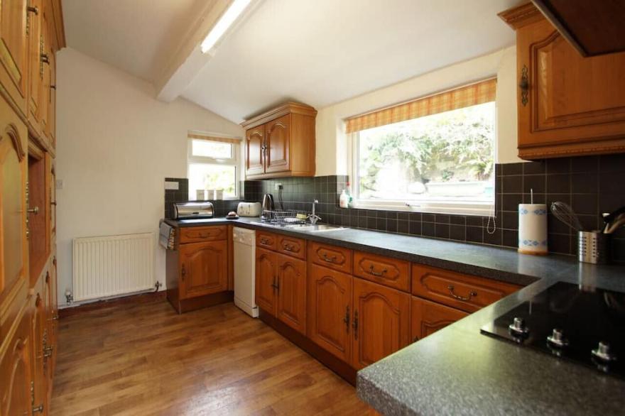 Taicroesion - Three Bedroom House, Sleeps 7