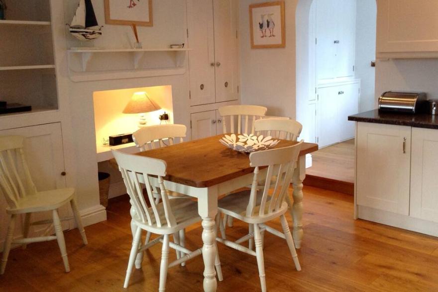 SMART BEACH RETREAT ON ISLAND STREET SALCOMBE WITH LARGE GARAGE