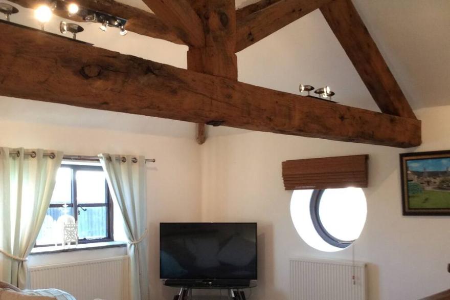 BEAUTIFUL FARM STAY AT THE SADDLERY CHESHIRE