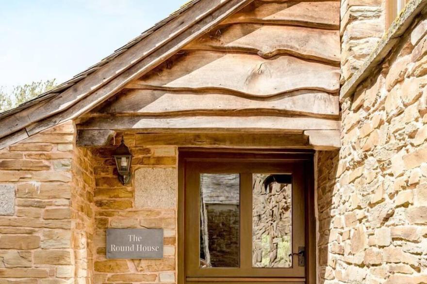 Luxury Family Friendly Barn Sleeps Up To 8 people with Stunning Rural Views