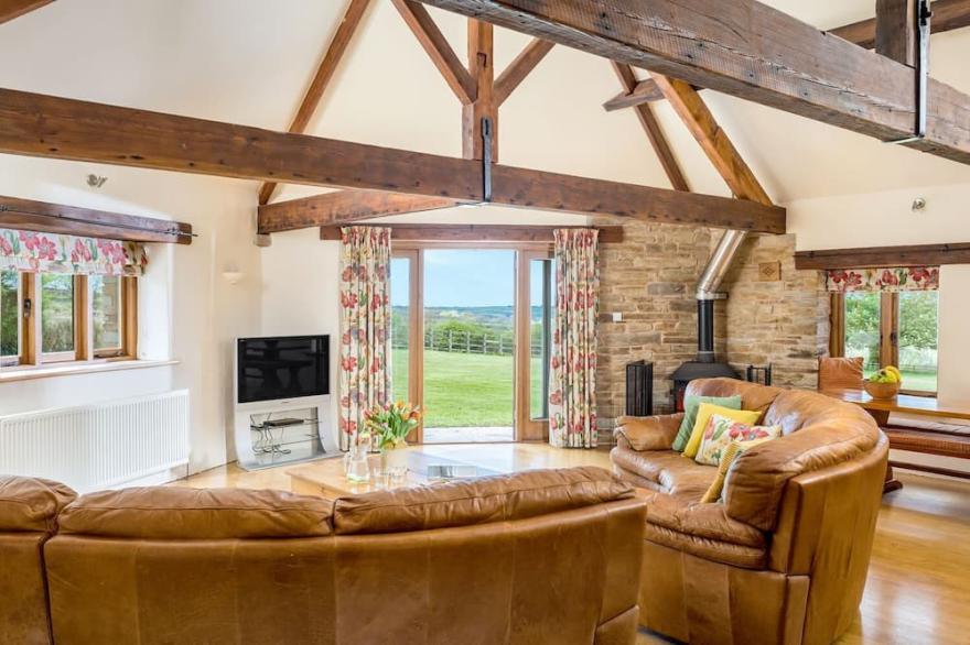 Luxury Family Friendly Barn Sleeps Up To 8 people with Stunning Rural Views