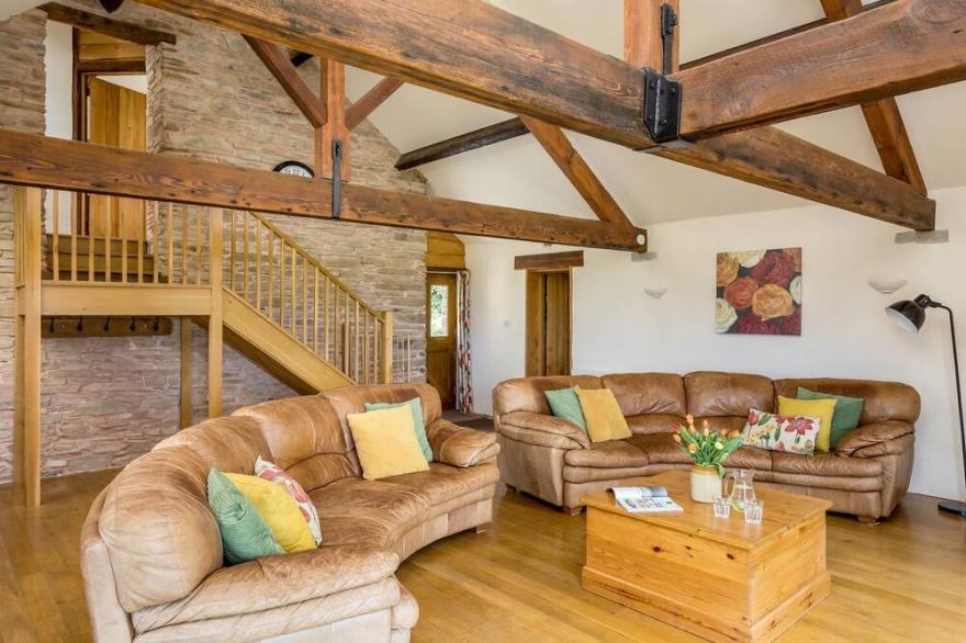 Luxury Family Friendly Barn Sleeps Up To 8 people with Stunning Rural Views