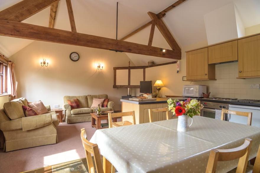 Ciderhouse Cottage located between Wye Valley & Black Mts with stunning views