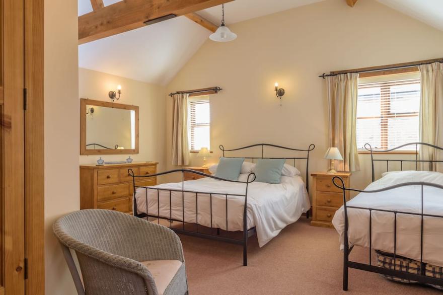 Ciderhouse Cottage located between Wye Valley & Black Mts with stunning views