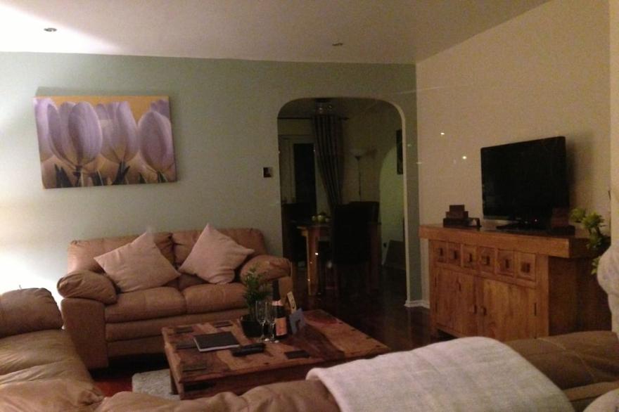 City Centre Riverside .Sleeps 5 ,car parking .no commercial vehicles<br>free wifi