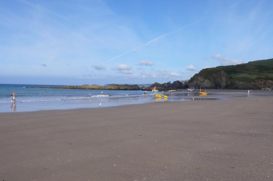 Stylish Beach Cottage Sleeps 4,  just 85 mtrs from sandy 'Blue Flag' beach.