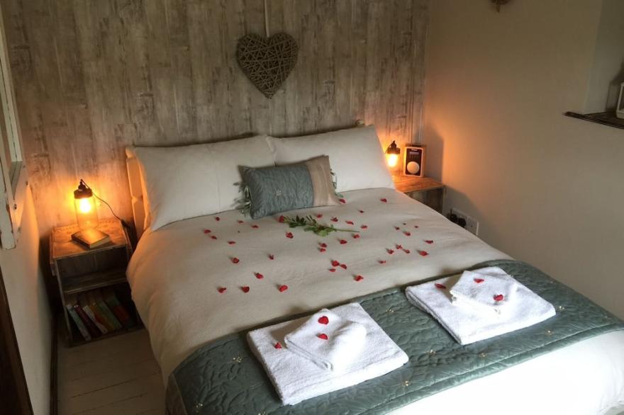 Olive Barn one bed Beautiful vintage Village barn.In the Forest of Dean
