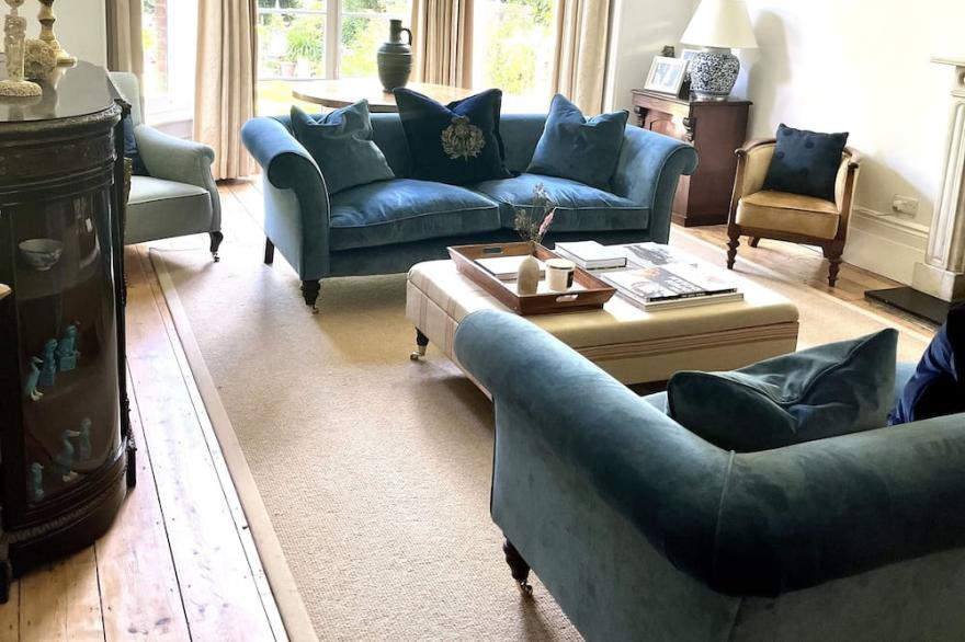 London mansion house, impeccable design, huge garden for family,