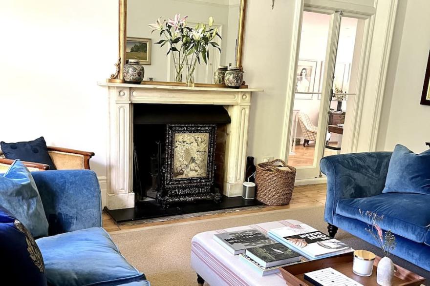 London mansion house, impeccable design, huge garden for family,
