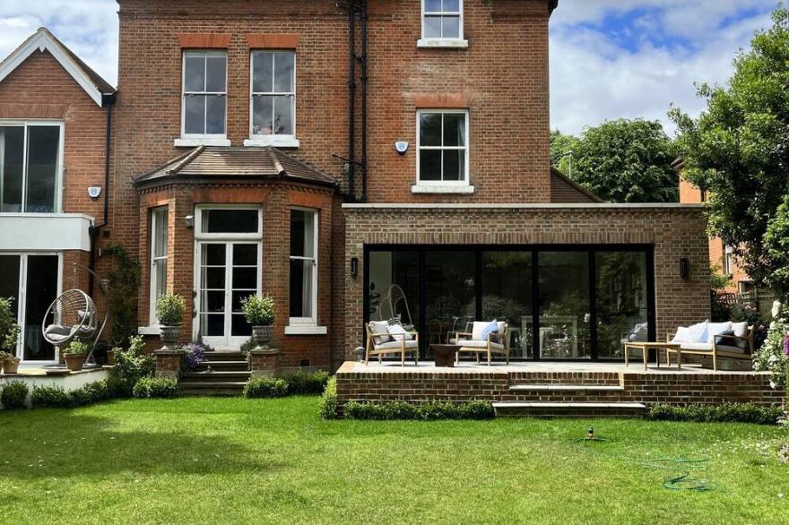 London mansion house, impeccable design, huge garden for family,