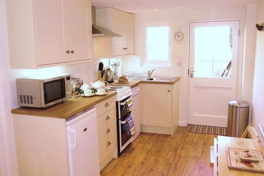 Detached cosy cottage for 2 in rural Suffolk countryside