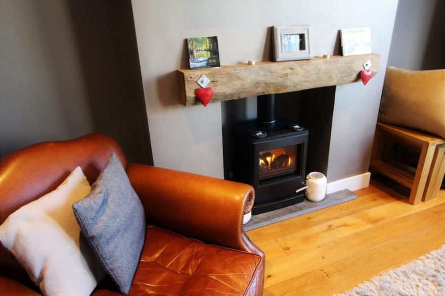 Stunning Four Bedroom Home with Garden, Terrace and Fabulous River Views