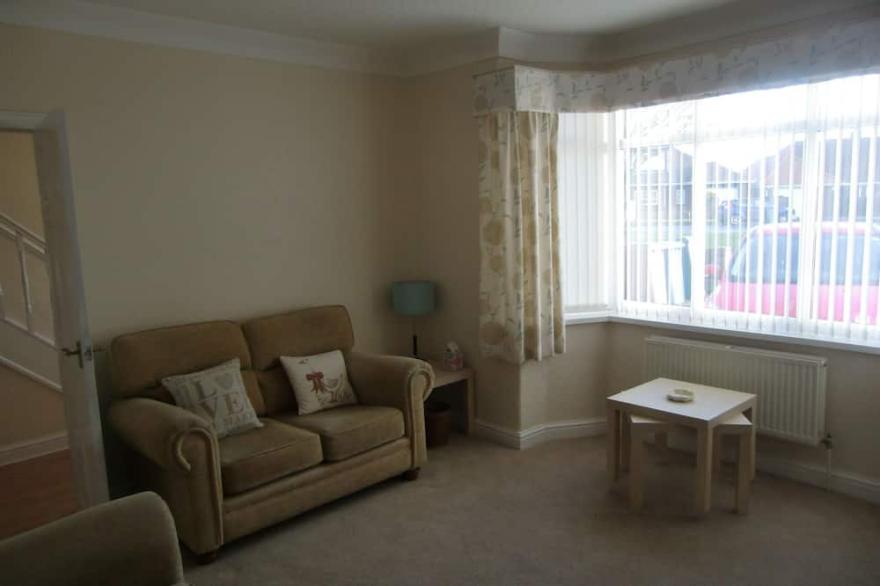 Lovely 4 bedroom semi, suitable for families can sleep up to  6 - 250m from beac