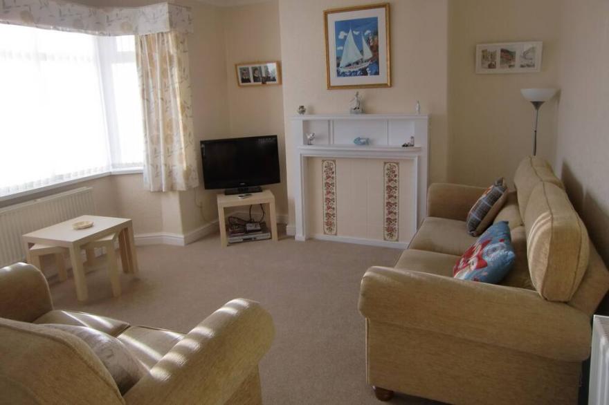 Lovely 4 bedroom semi, suitable for families can sleep up to  6 - 250m from beac