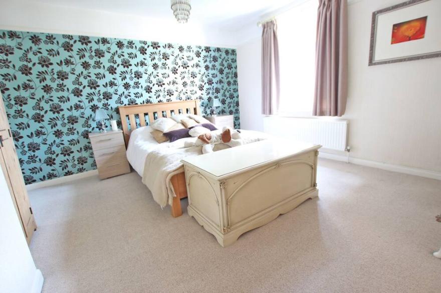 'The Mews' converted Manor mews situated in a central location with a rural feel