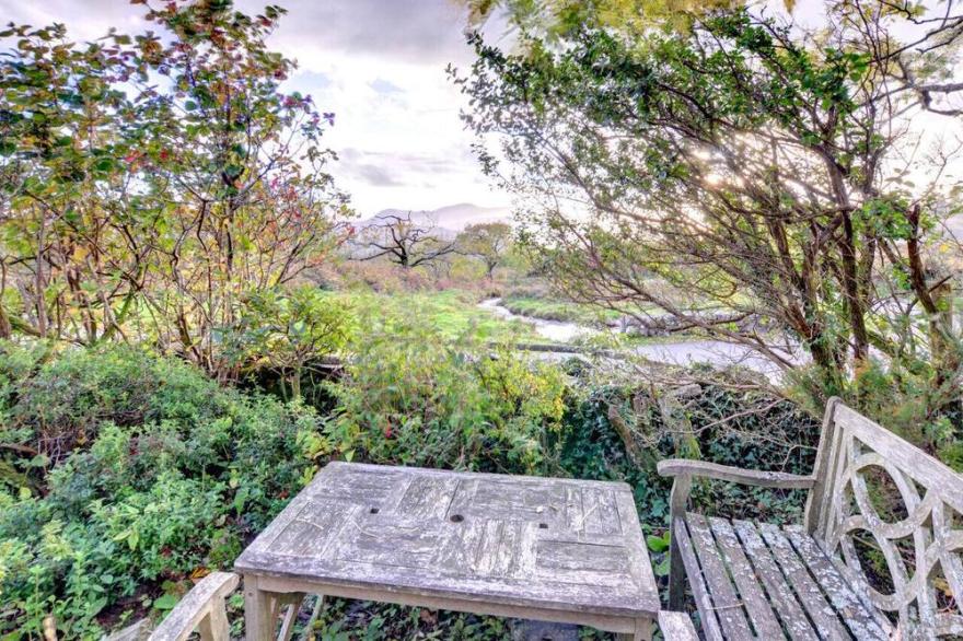 Ty Capel Carmel - Three Bedroom House, Sleeps 5