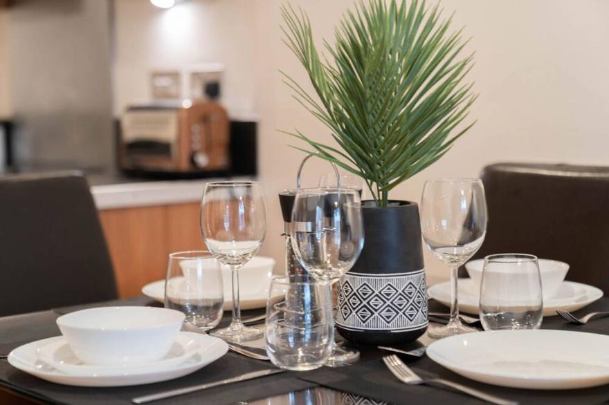 One Bed Arcadian Apartment - Balcony - Parking