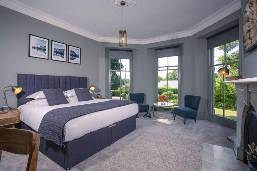 Beautiful Windermere Apartment with Parking by LetMeStay