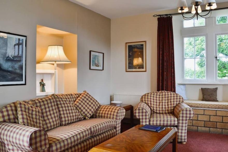 Kennedy Cottage - Traditional 3 Bedroom Cottage on Beautiful Blairquhan estate