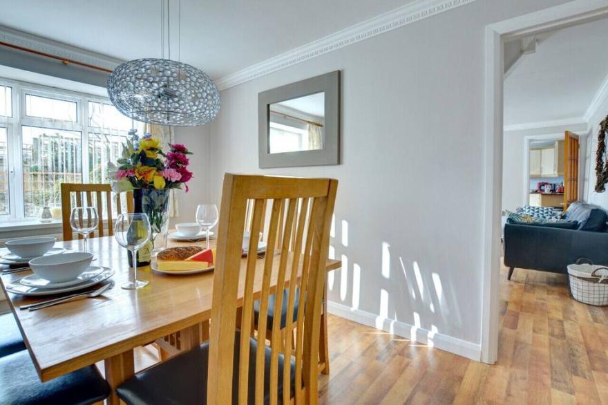 Wogan Cottage - Two Bedroom House, Sleeps 4