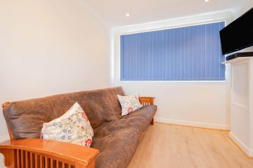 The Parsonage - Three Bedroom House, Sleeps 6