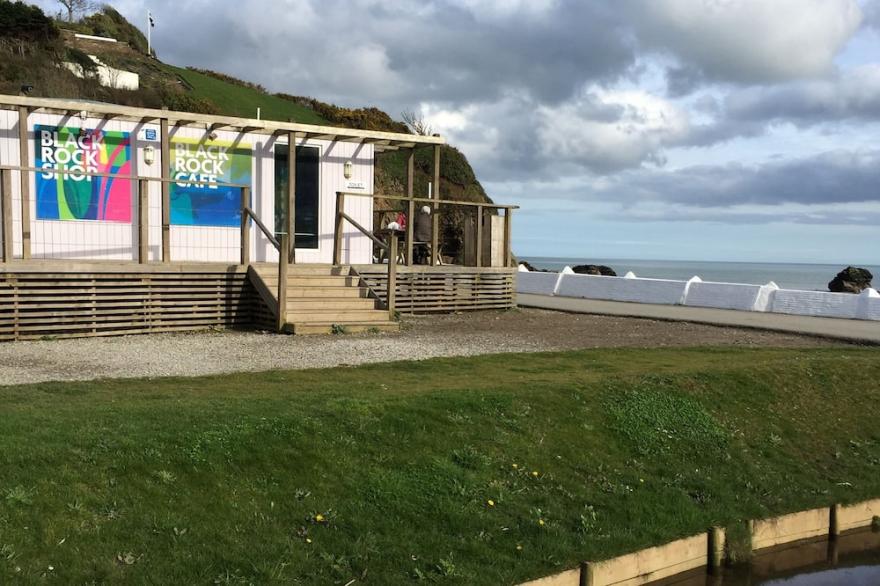Black Rock Beach Resort, Millendreath - peaceful location, private beach