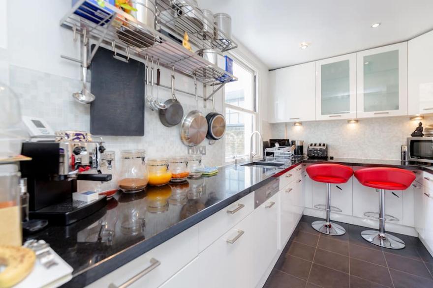 Gorgeous 2-Bedroom Apartment With Terrace In Chelsea