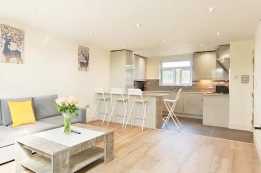 Top Floor Flat 5 Northwood