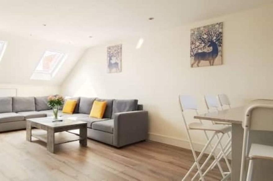 Top Floor Flat 5 Northwood