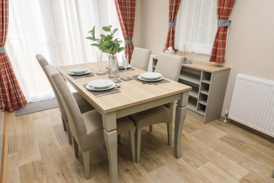 BARNEY'S RETREAT, pet friendly, luxury holiday cottage in Carnforth