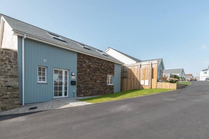 The Bee Hive - Two Bedroom House, Sleeps 4