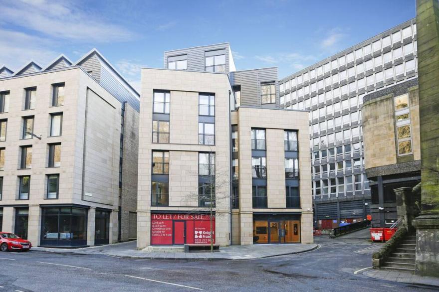 ALTIDO Modern 1-BR Apt w/ views of Edinburgh Castle