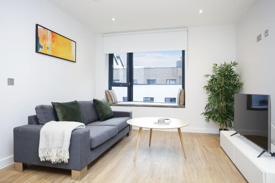 ALTIDO Modern 1-BR Apt w/ views of Edinburgh Castle