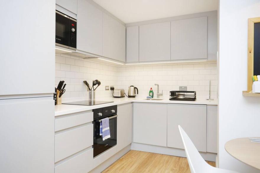 ALTIDO Modern 1-BR Apt w/ views of Edinburgh Castle