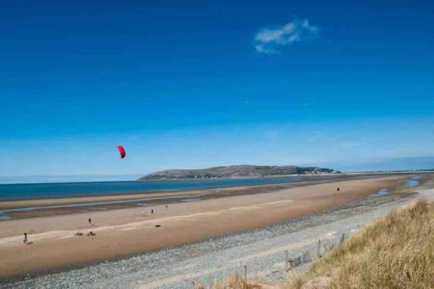 Luxury 50 ft Motor Yacht , North Wales. Sleeps 6