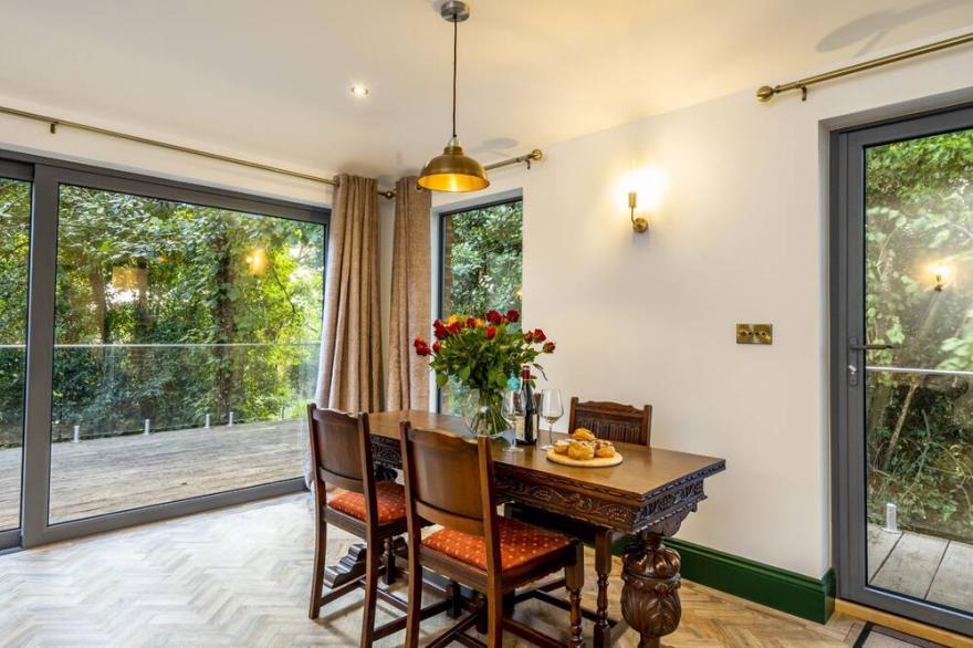 Tawny Lodge -  a couples retreat that sleeps 2 guests  in 1 bedroom