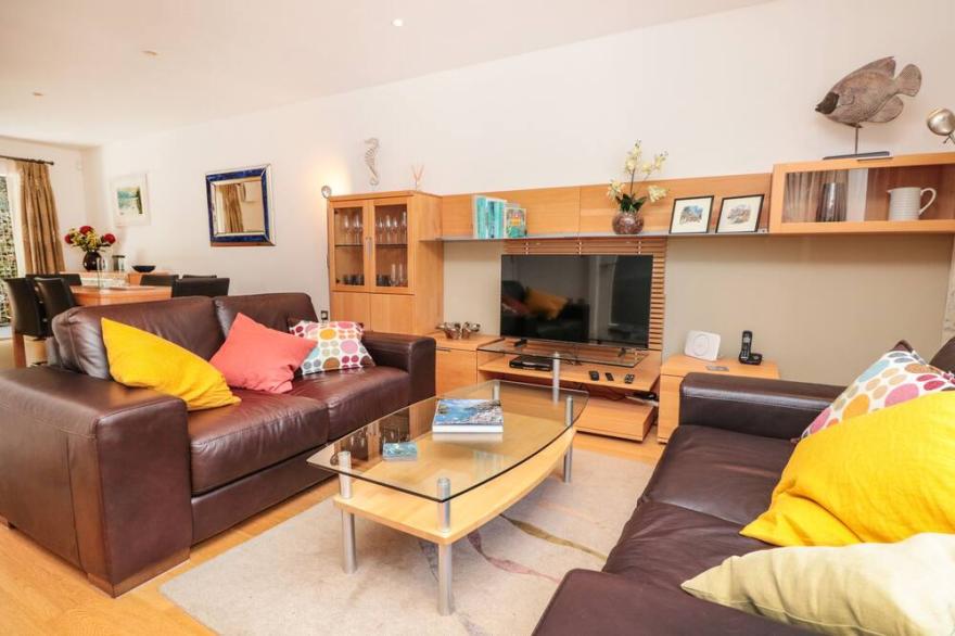 6 POTTERY COTTAGES, family friendly, with a garden in Dartmouth