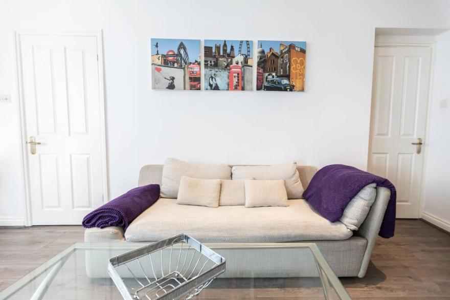 Paddington/Lancaster Gate Luxury Flat by Hyde Park