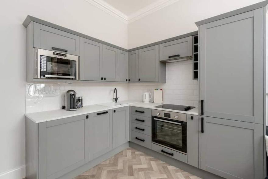 Cozy 3 Bedroom Apartment in the Heart of Old Town - Perfect for the Fringe!