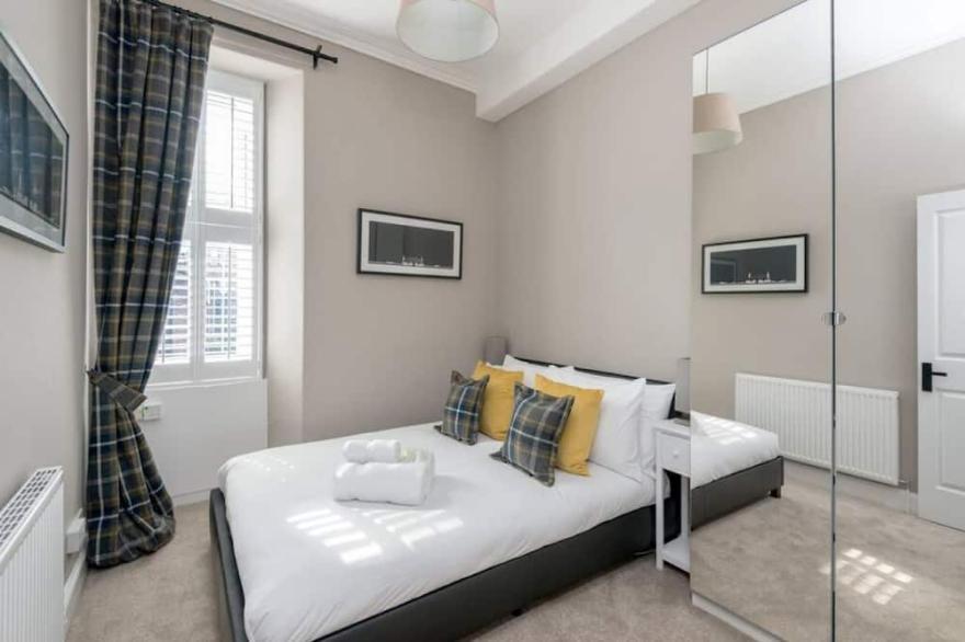 Cozy 3 Bedroom Apartment in the Heart of Old Town - Perfect for the Fringe!