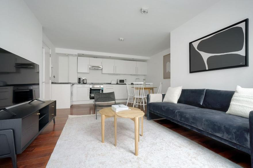 Quirky Central Shoreditch 1 Bedroom Aprt nr. Old Street, by Blueground