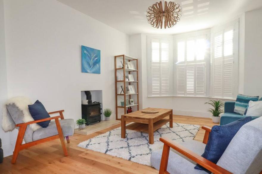 3 GROSVENOR AVENUE, with open fire in Newquay