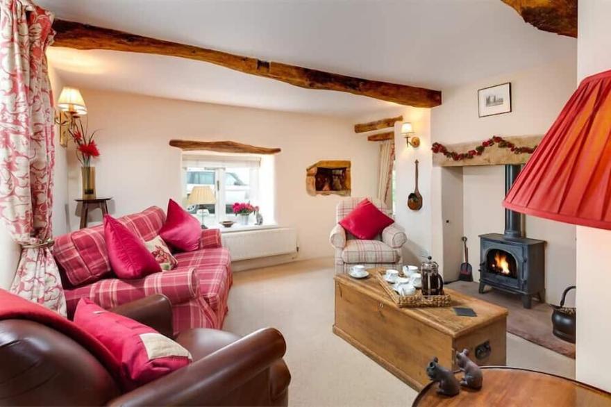 BOXTREE, pet friendly, character holiday cottage in Keswick