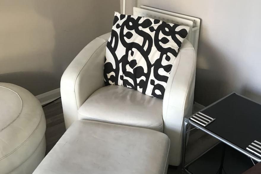 Modern 2 bedroom 2 bathroom penthouse apartment with secure parking and lift